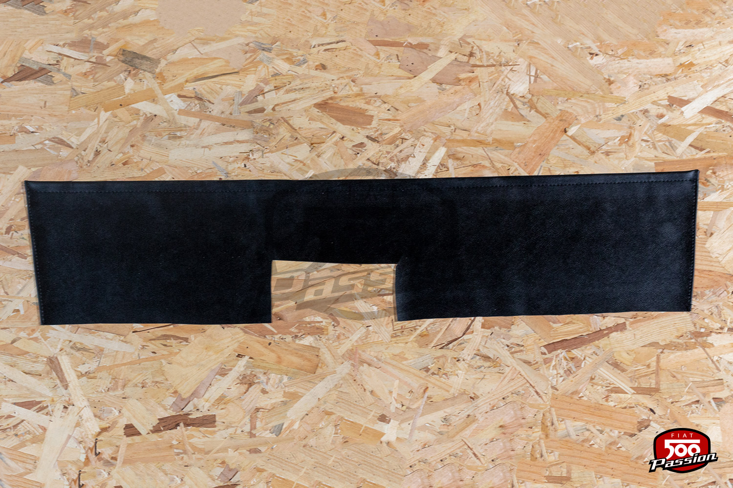 Jonction skaï entre assise banquette et plancher