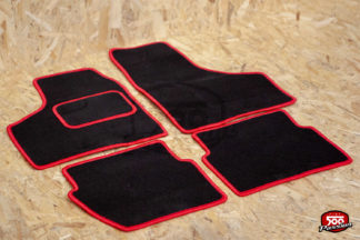 Tapis de sol 4 pièces - noir et bordures rouge